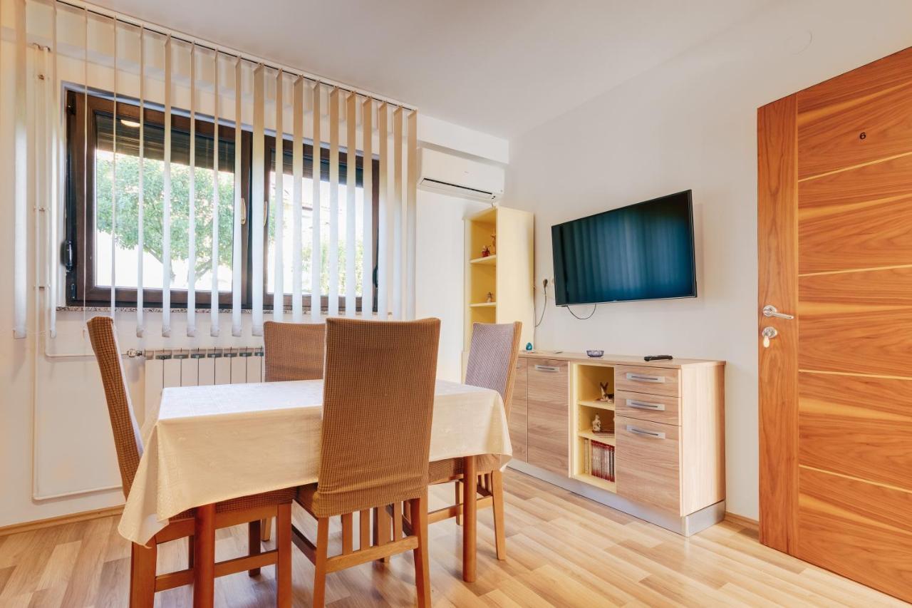 Apartments Lucija Слуни Экстерьер фото