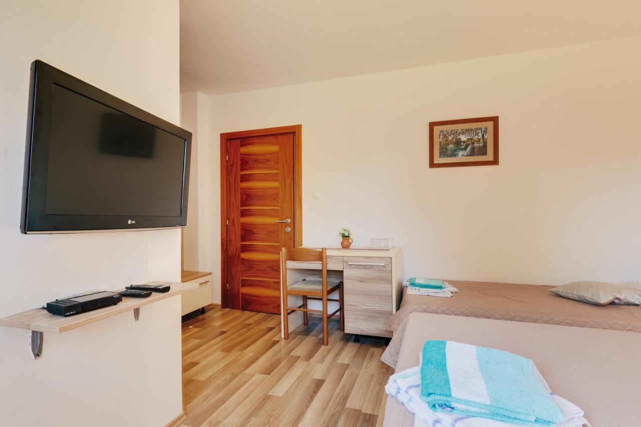 Apartments Lucija Слуни Экстерьер фото